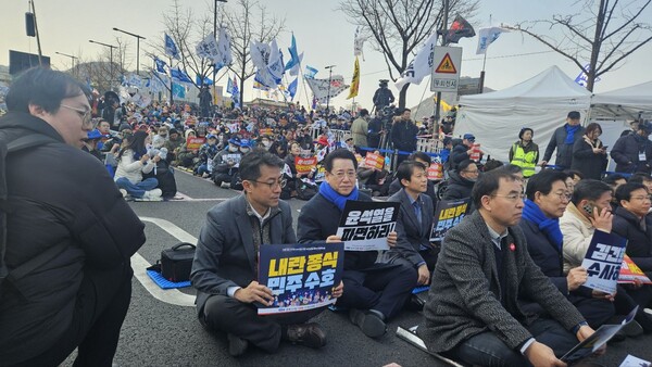 김영록 도지사가 야5당 내란종식.윤석열 파면촉구 범국민대회에 참석했다. [사진=김영록 페북 캡처]