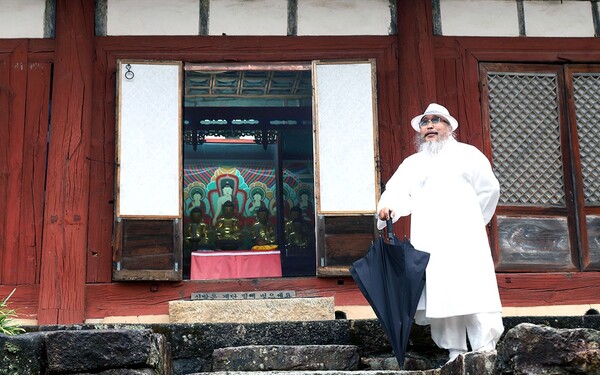 아침부터 봄비가 오는 가운데 촬영은 계속되고