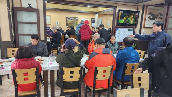 선암사의  최고 맛집 수정식당에서   늦은 점식 식사를 하고...