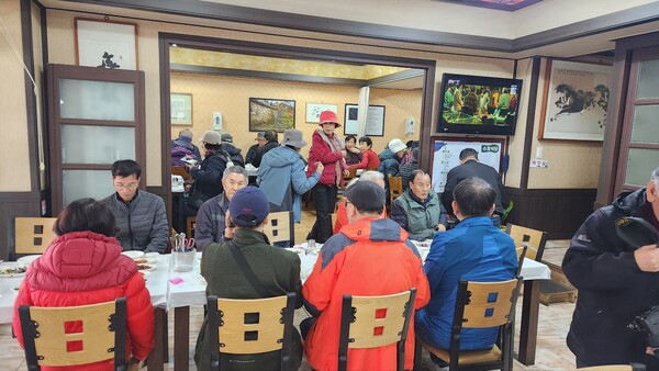 선암사의  최고 맛집 수정식당에서   늦은 점식 식사를 하고...