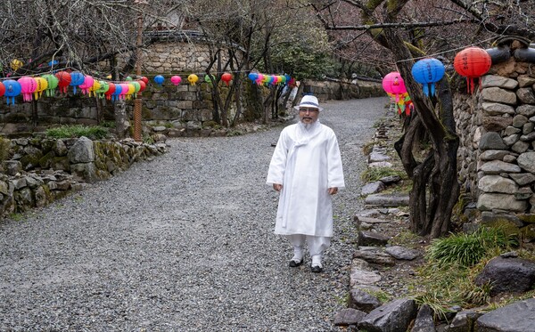 선암사 경내를  한바퀴 돌아보는 달마도월