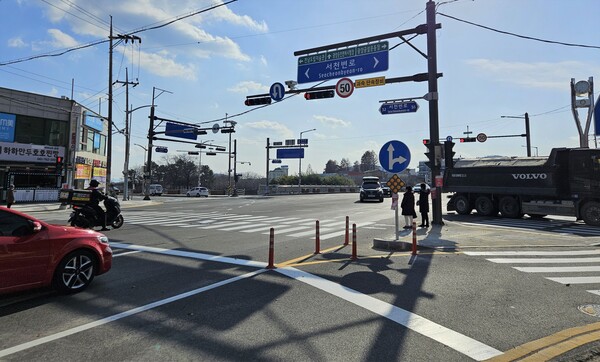 광양시 광양읍 사거리 교통안전시설 확충 및 정비-단속카메라 설치 전경. [사진=전남도]
