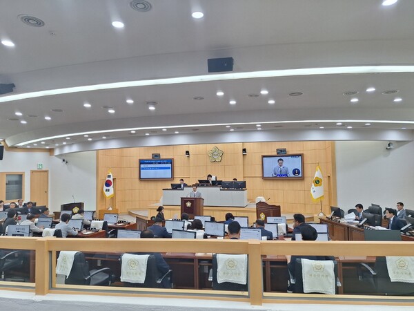 송하진 의원이 시정질문을 하고 있다. [조용호 기자]