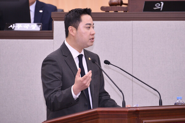 이석주 여수시의회 의원 [사진=여수시의회]