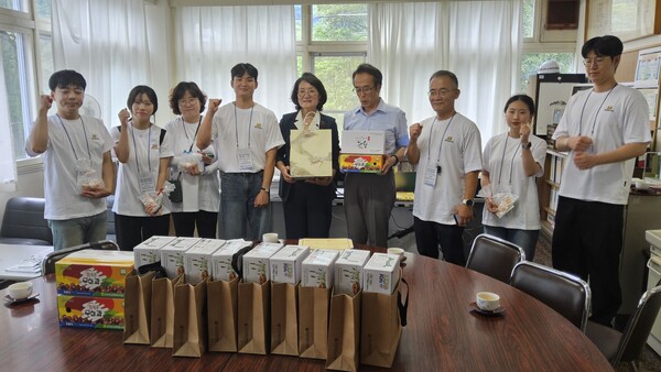 상호 감사장 교환