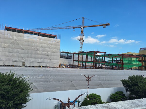 순천시 신청사 공사 현장, 현재(7월 말) 공정률 43%. [조용호 기자]