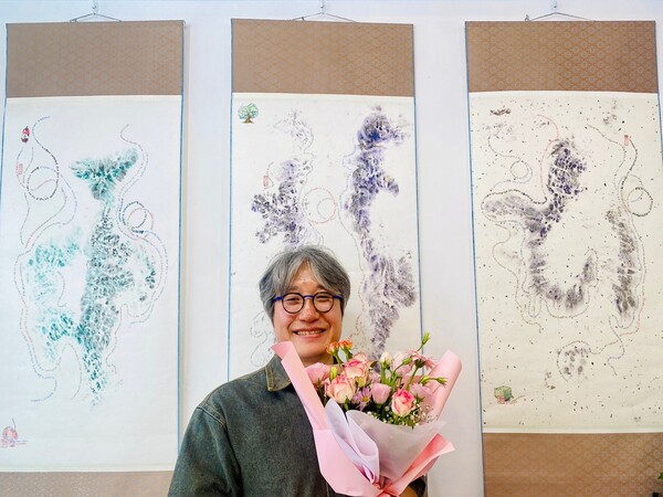 위종만 작가. [사진=백년의봄 갤러리]