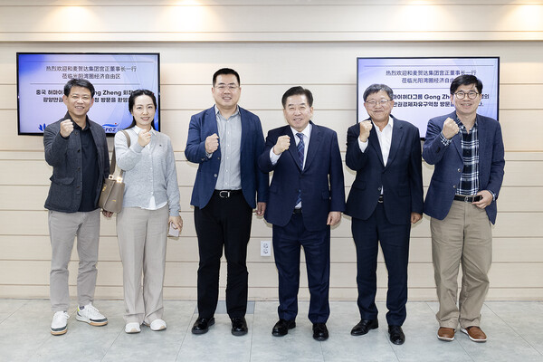 광양경자청은 허마이허다그룹의 궁정 회장을 초청해 중국시장 판로 확대 및 투자협력 방안을 논의하고 협력 의지를 다졌다. [사진=광양경자청]