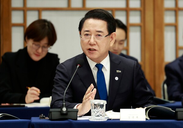 김영록 도지사가 용산 대통령실에서 열린 제9회 중앙지방협력회의에서 지방교부세율 반드시 올려야 한다고 발언하고 있다. [사진=김영록 페북]