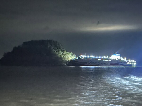 좌초된 여객선 모습. [사진=김영록 페북]