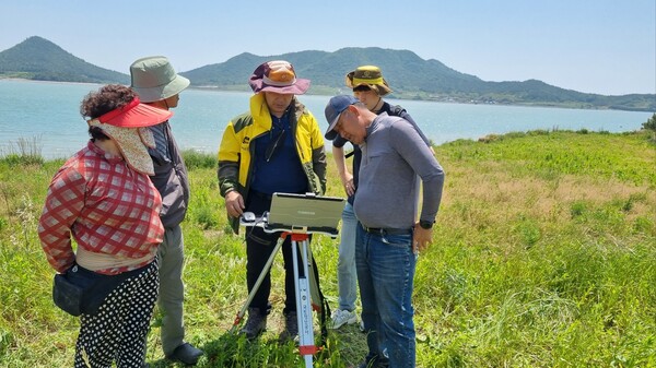 도청 관계자 등이 지목변경 현장을 확인하고 있다. [사진=전남도]